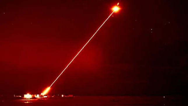 Vũ khí laser DragonFire mới có thể bắn hạ máy bay không người lái- Ảnh 1.