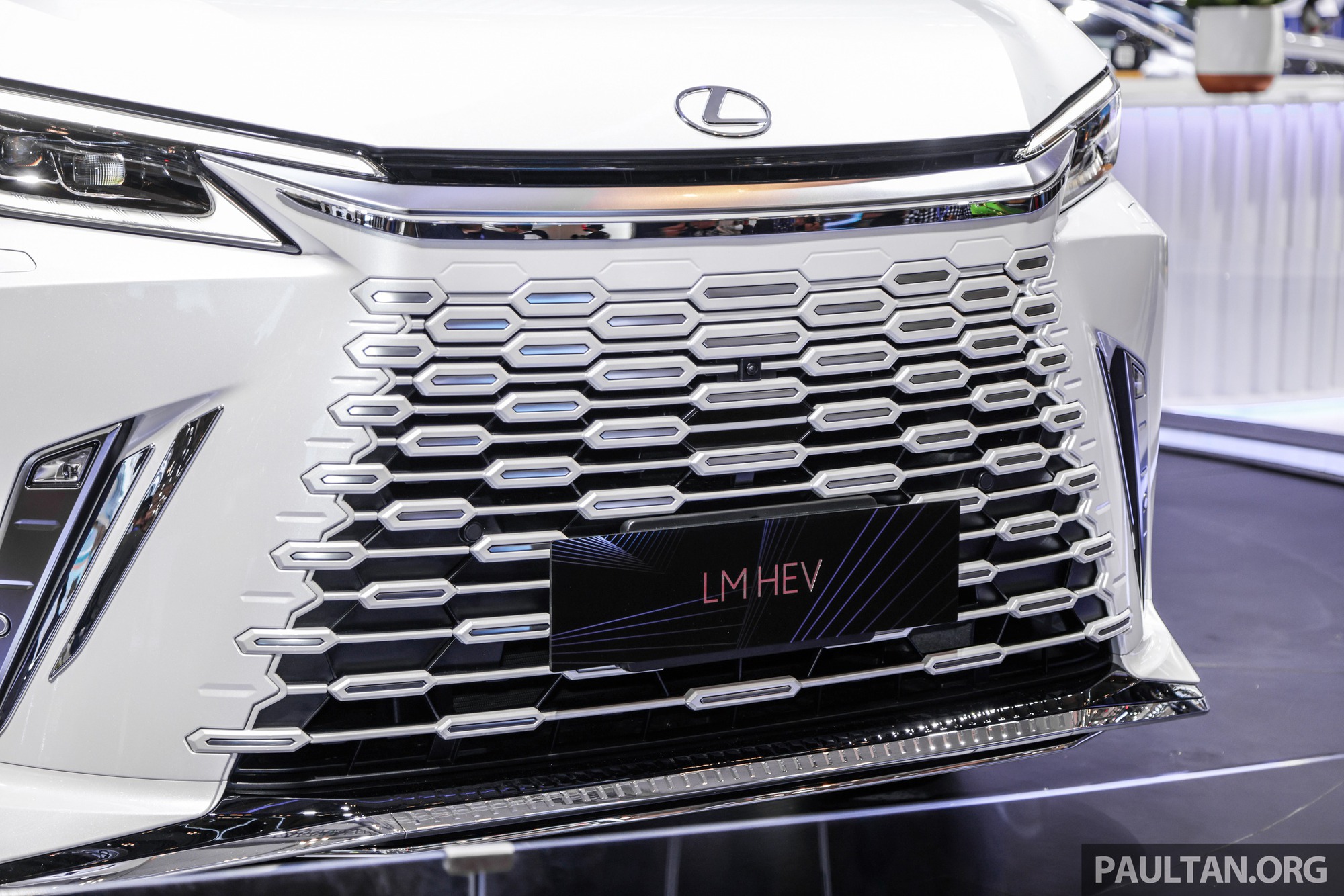 Lexus LM 2024 rục rịch nhận cọc tại Việt Nam: Có bản hybrid, lưới tản nhiệt như RX, bản 4 chỗ gắn TV 48 inch- Ảnh 6.