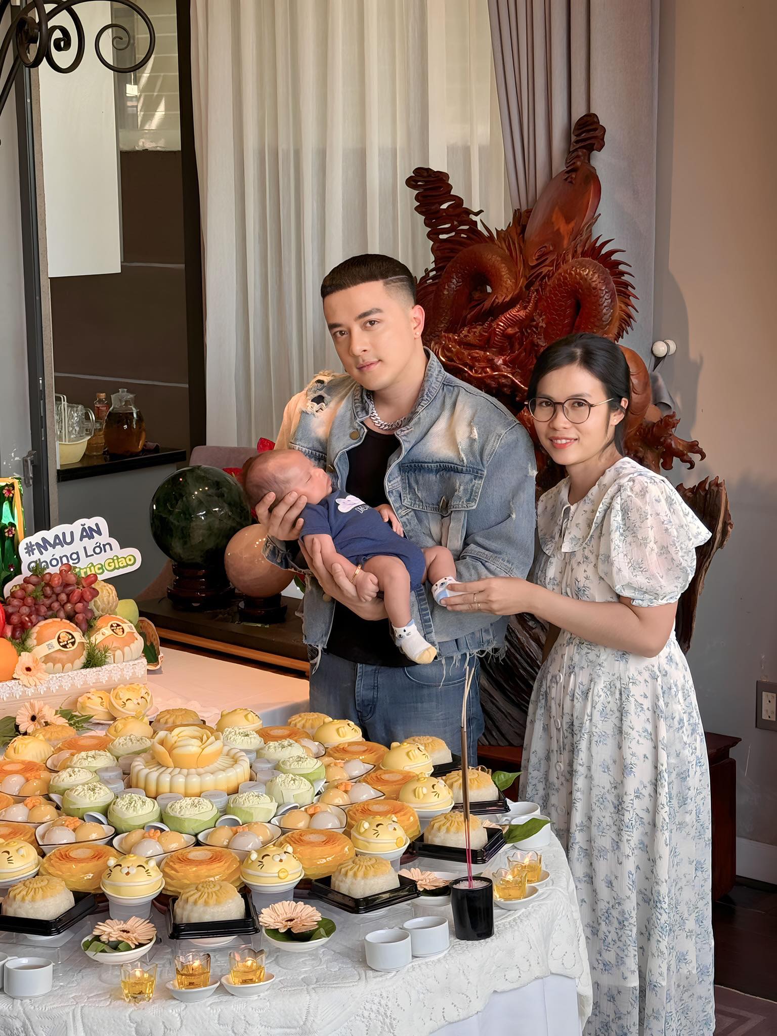 Gặp mẹ bỉm chuyên làm tiệc đầy tháng cho em bé nhà sao Việt: "Dù là người nổi tiếng hay không mình đều áp lực"- Ảnh 1.