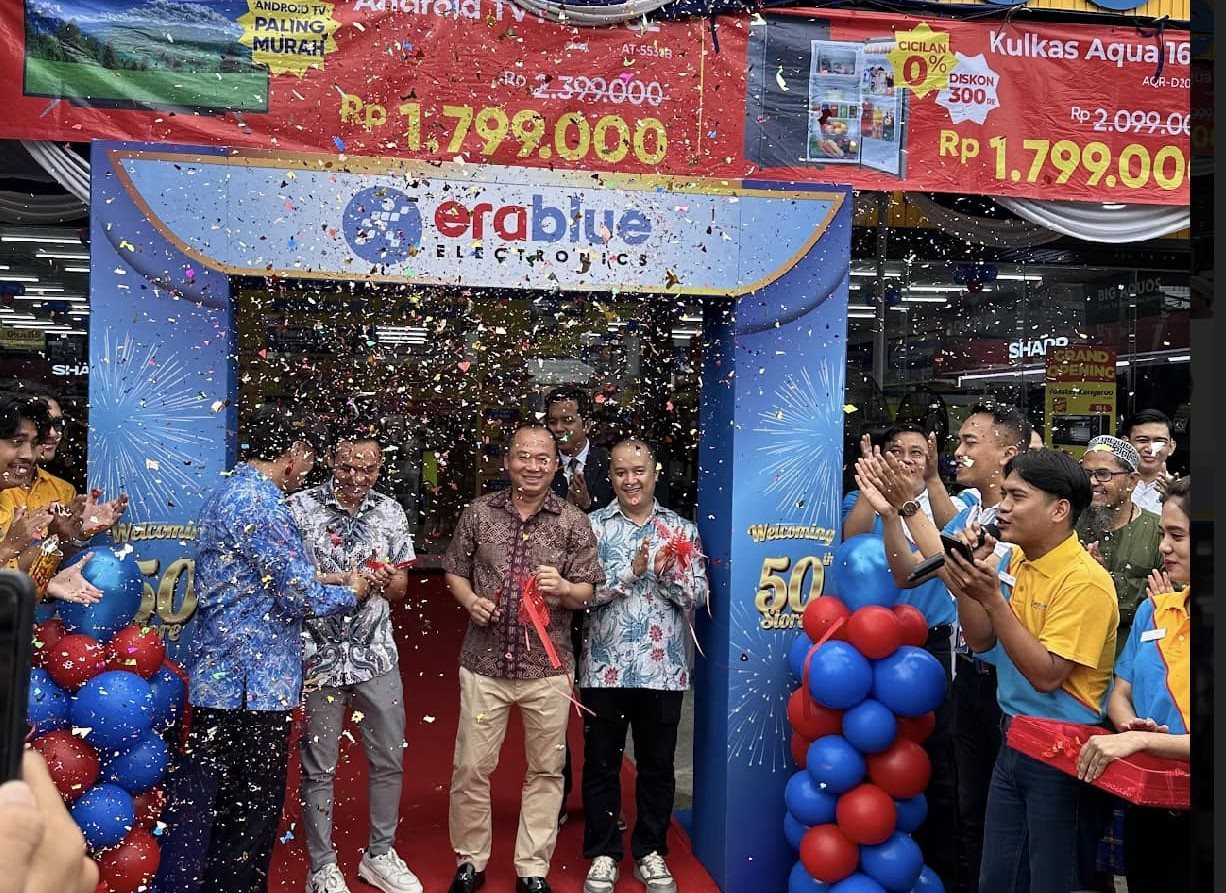 Ước tính đóng 200 cửa hàng tại Việt Nam trong 3 tháng cuối năm 2023, Thế giới di động vừa khai trương cửa hàng Erablue thứ 50 tại Indonesia- Ảnh 1.