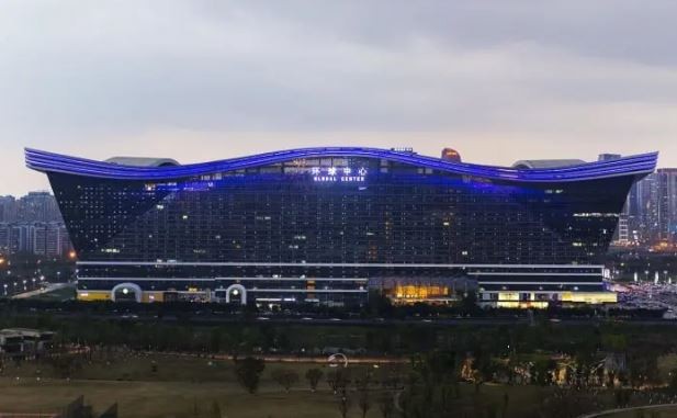 'Kỳ quan' TTTM khổng lồ của Trung Quốc: Lớn gấp 20 lần nhà hát Opera, biển khổng lồ ngay trong nhà, mặt trời nhân tạo chiếu sáng 24/7- Ảnh 1.