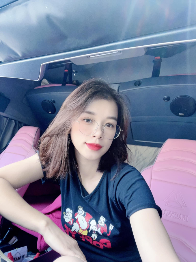 Gặp Ngô Hạnh - mỹ nữ lái xe tải 30 tấn ở Thái Nguyên, phủ hồng xe bằng hình Hello Kitty: Cuộc sống ra sao sau khi nổi tiếng?- Ảnh 1.