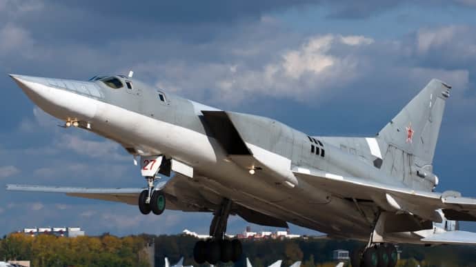 Tình báo Ukraine tiết lộ chiến dịch phá 3 oanh tạc cơ Tu-22 sâu 600km trong lãnh thổ Nga- Ảnh 2.