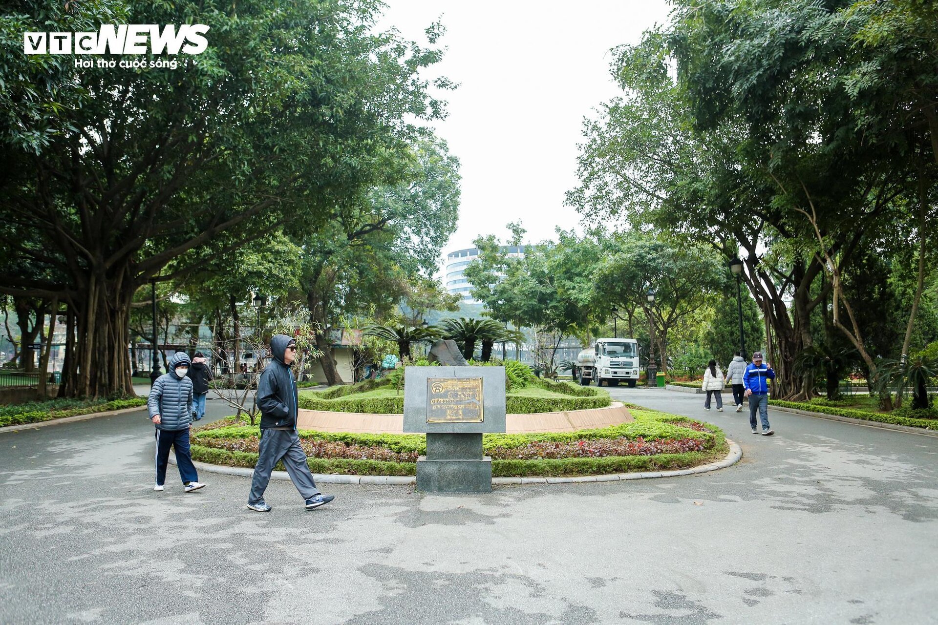 Hiện trạng xuống cấp của 2 công viên lớn ở Hà Nội sắp được cải tạo- Ảnh 12.