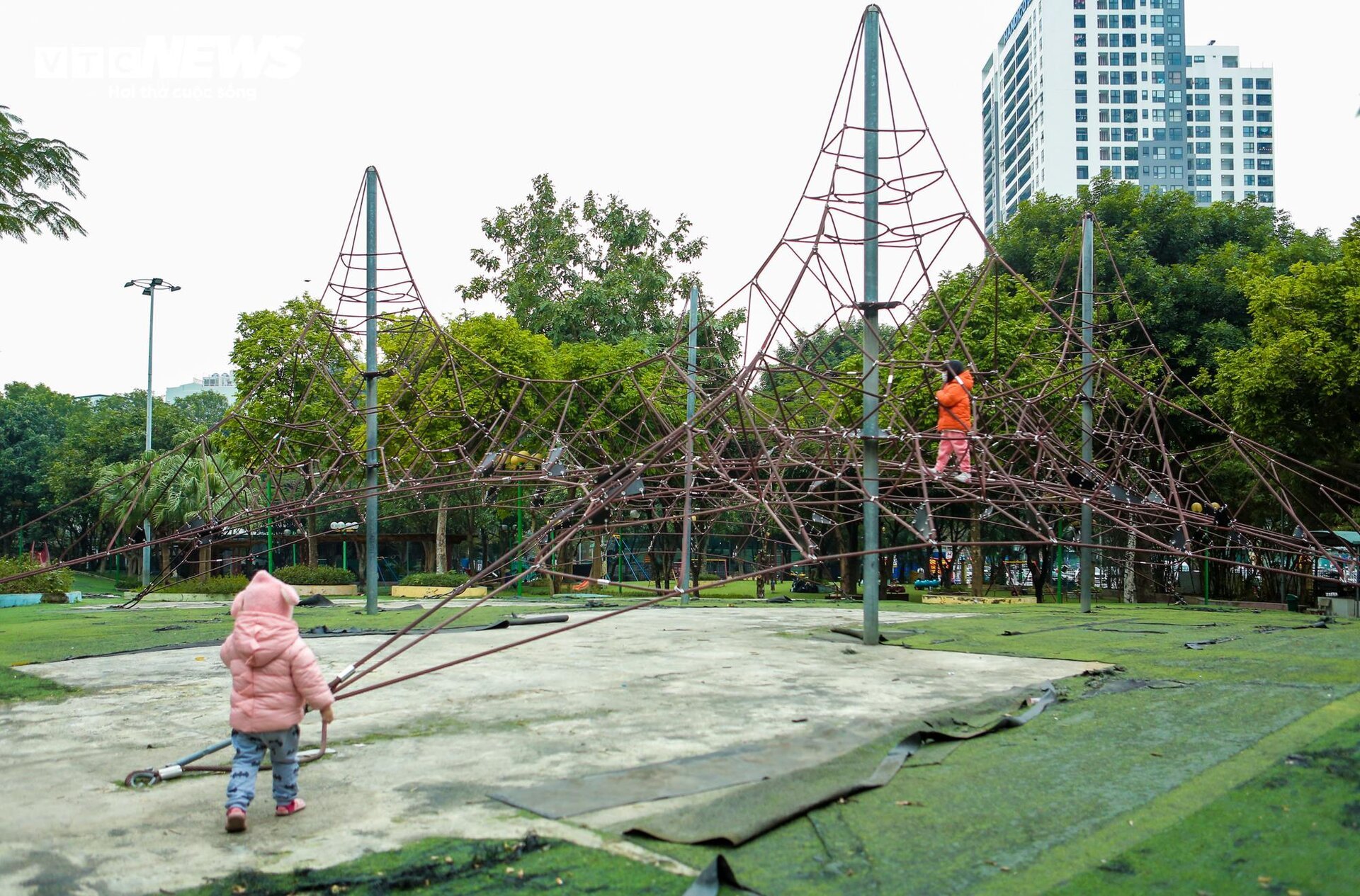 Hiện trạng xuống cấp của 2 công viên lớn ở Hà Nội sắp được cải tạo- Ảnh 9.