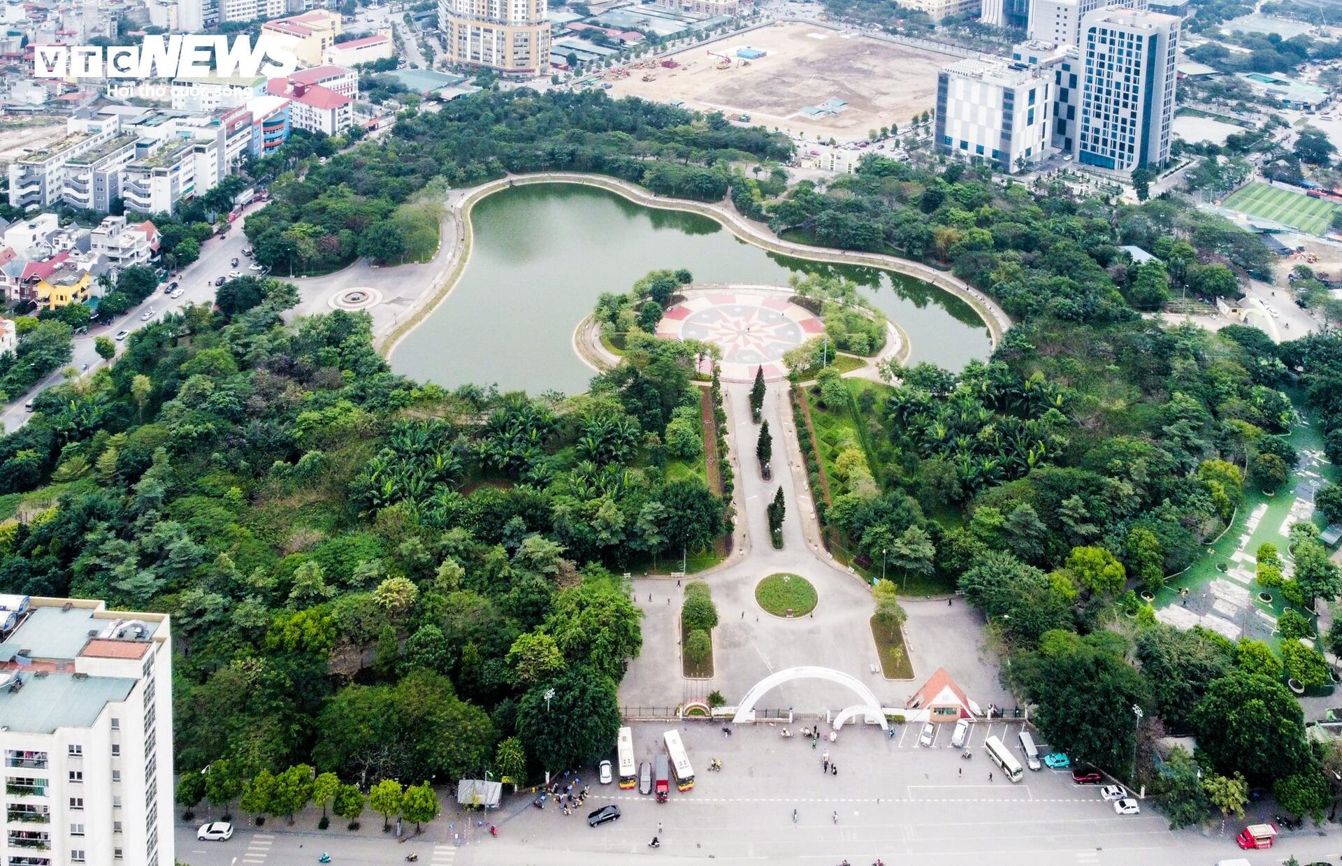 Hiện trạng xuống cấp của 2 công viên lớn ở Hà Nội sắp được cải tạo- Ảnh 1.