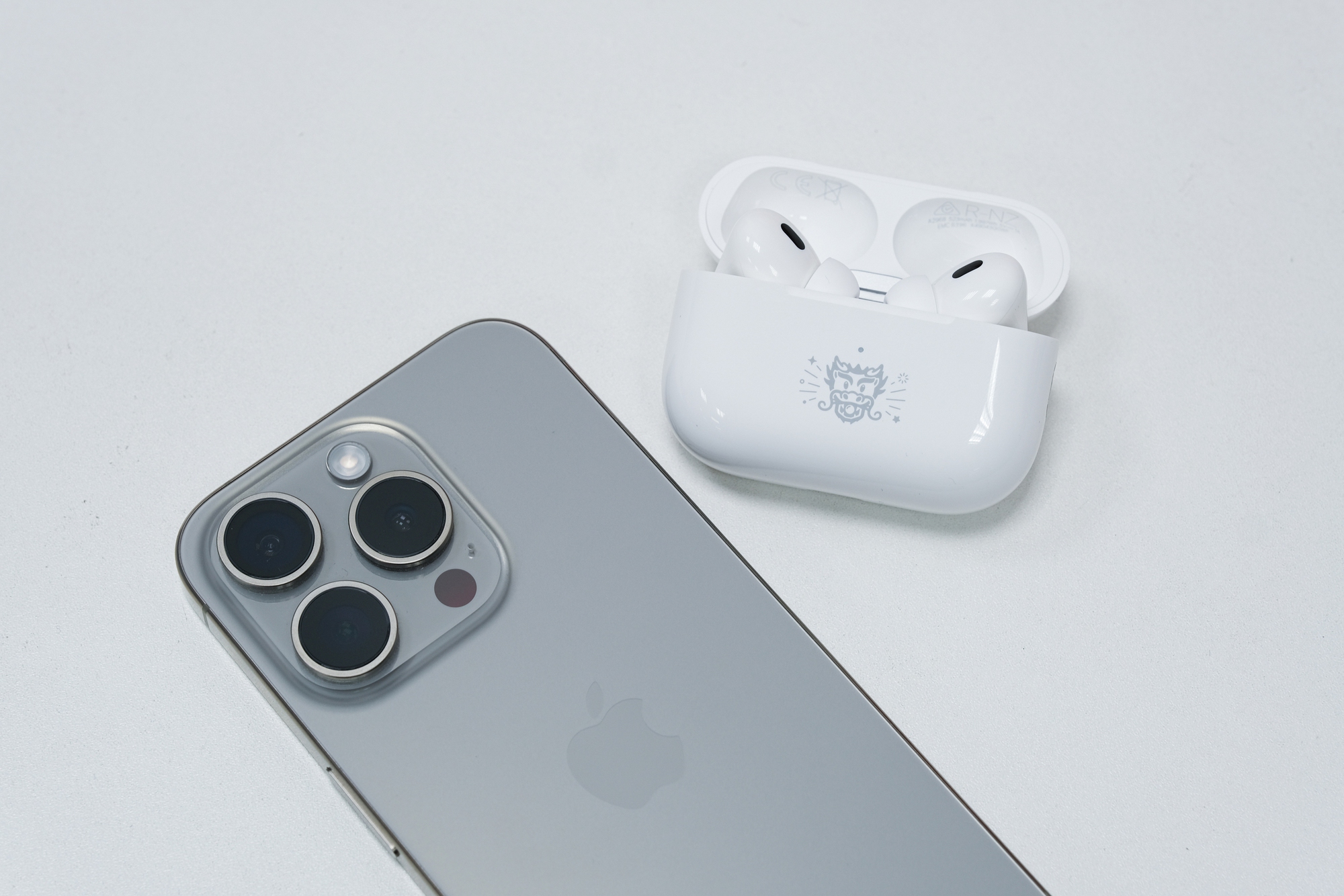 AirPods Pro 2 với hoạ tiết hình rồng siêu đẹp, phiên bản đặc biệt mừng Tết Nguyên đán tại Việt Nam- Ảnh 15.