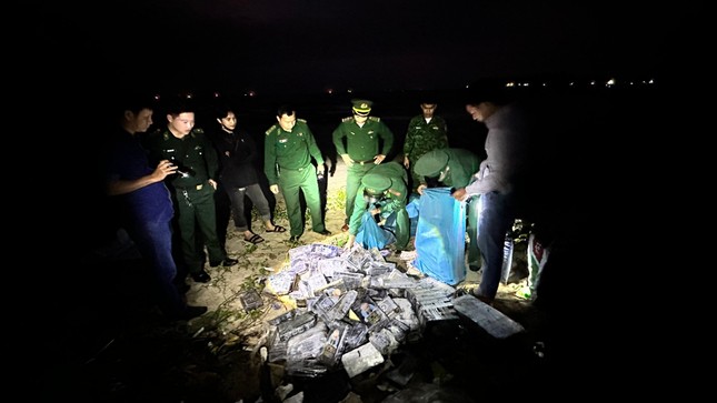 Tiếp tục phát hiện ma túy dạt vào bờ biển Quảng Ngãi- Ảnh 4.