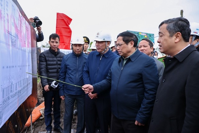Thủ tướng kiểm tra tiến độ dự án đường dây 500 KV- Ảnh 2.