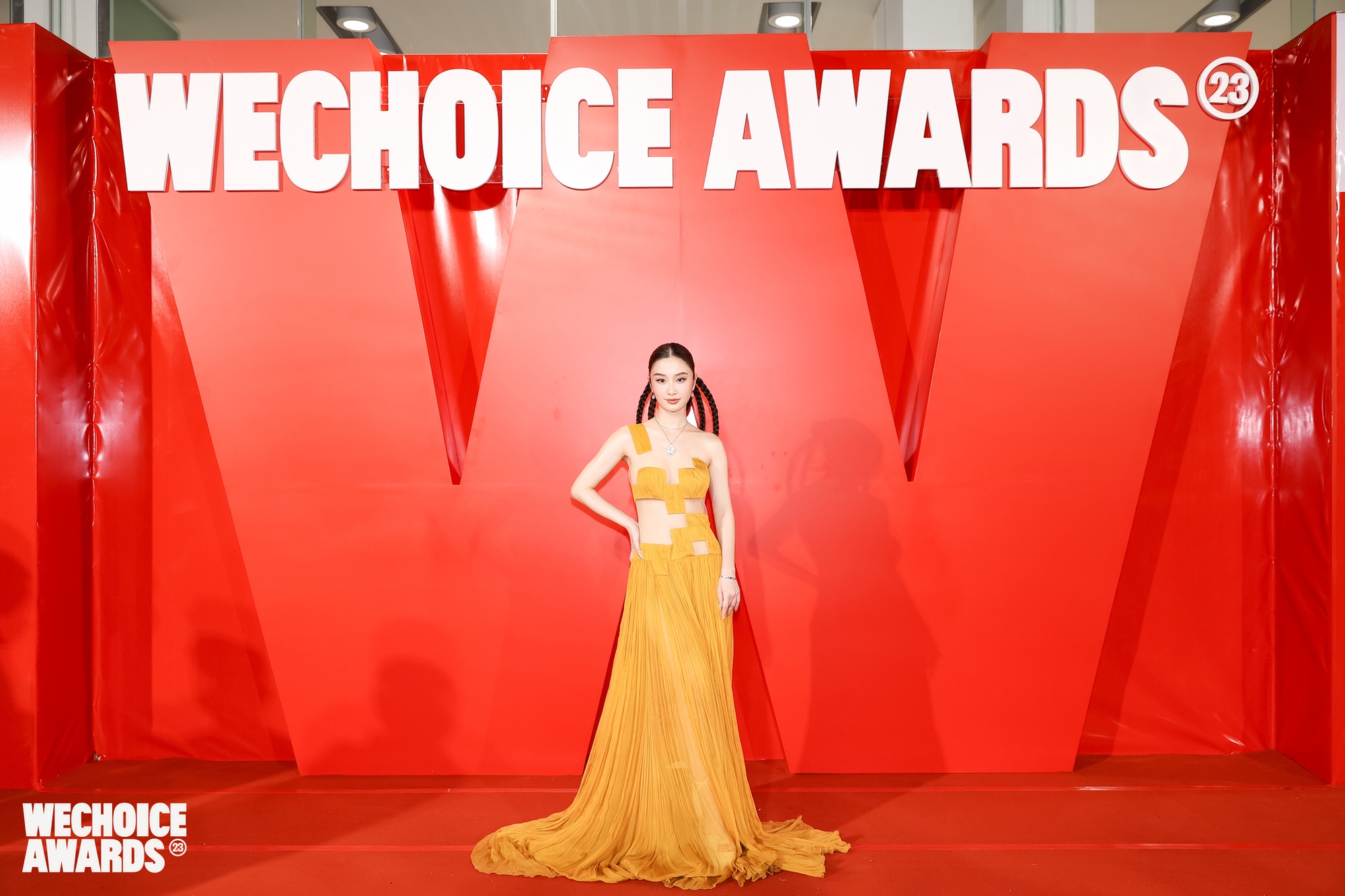 Siêu thảm đỏ Gala WeChoice Awards 2023: Binz - Châu Bùi hoá cô dâu chú rể đọ sắc Trấn Thành - Hari, Chi Pu táo bạo bên Hương Giang cùng dàn hậu- Ảnh 20.