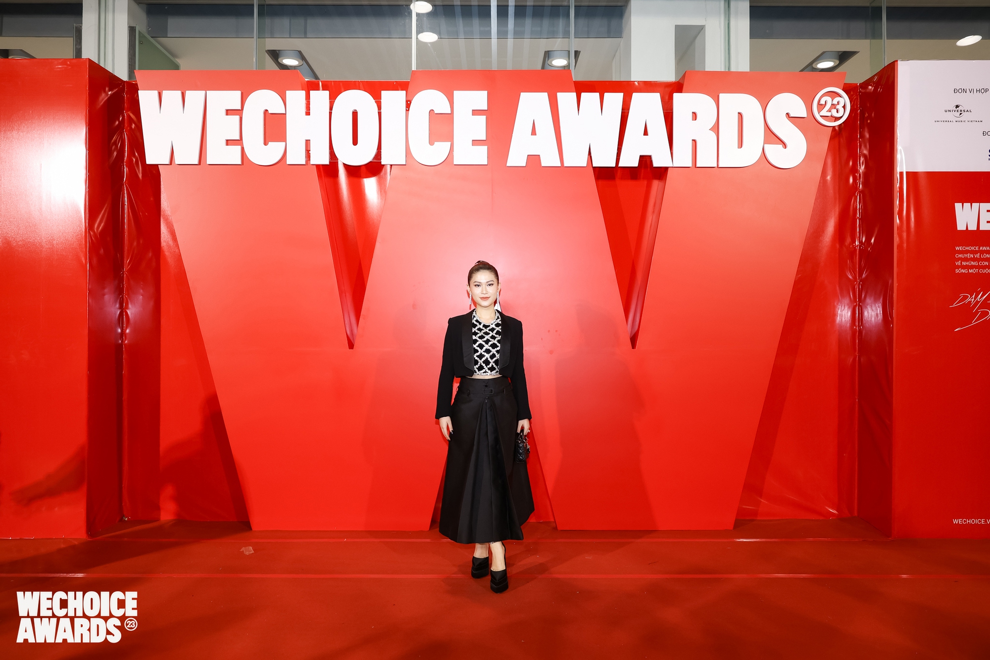 Siêu thảm đỏ Gala WeChoice Awards 2023: Binz - Châu Bùi hoá cô dâu chú rể đọ sắc Trấn Thành - Hari, Chi Pu táo bạo bên Hương Giang cùng dàn hậu- Ảnh 12.