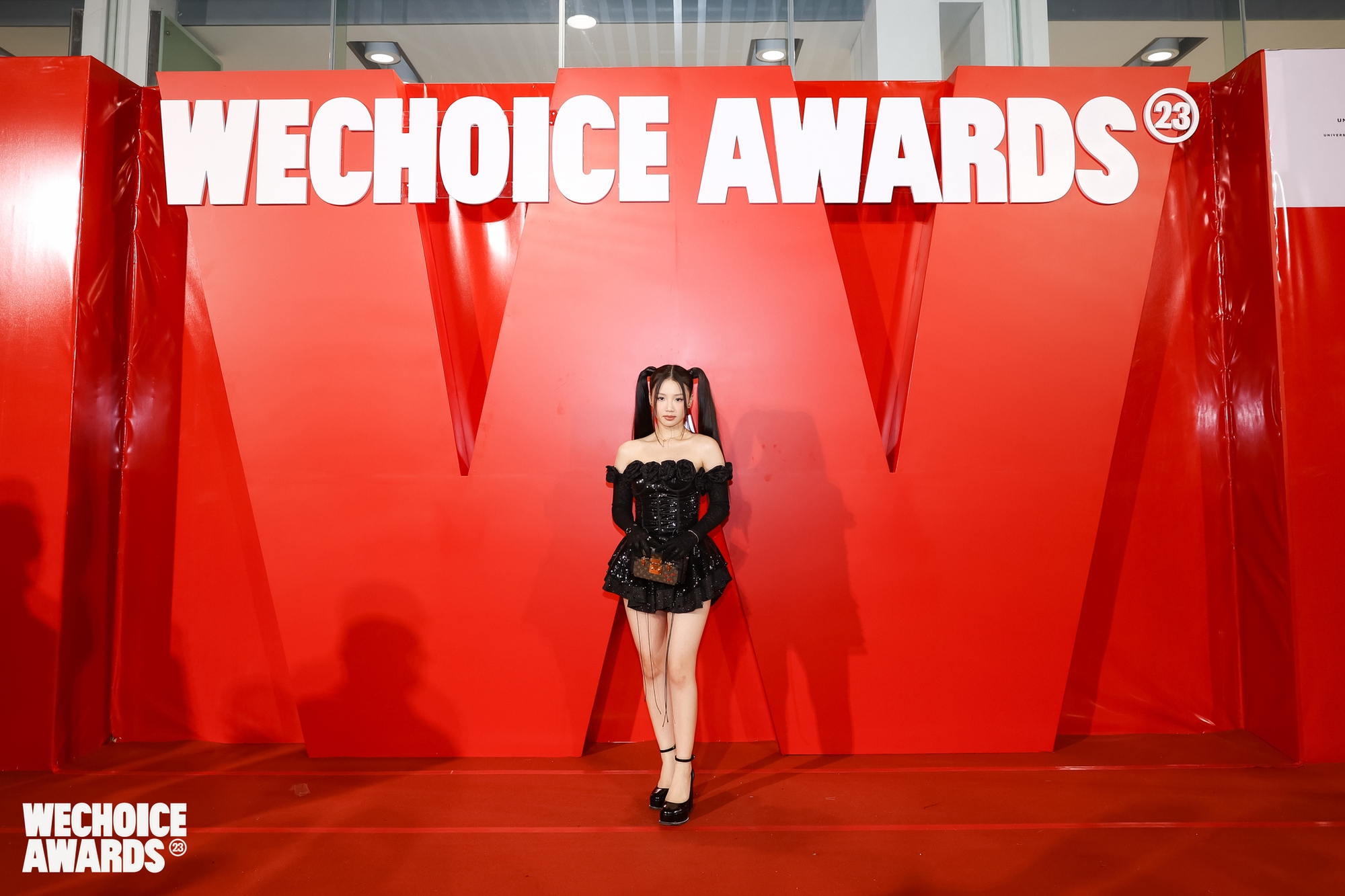 Siêu thảm đỏ Gala WeChoice Awards 2023: Binz - Châu Bùi hoá cô dâu chú rể đọ sắc Trấn Thành - Hari, Chi Pu táo bạo bên Hương Giang cùng dàn hậu- Ảnh 5.