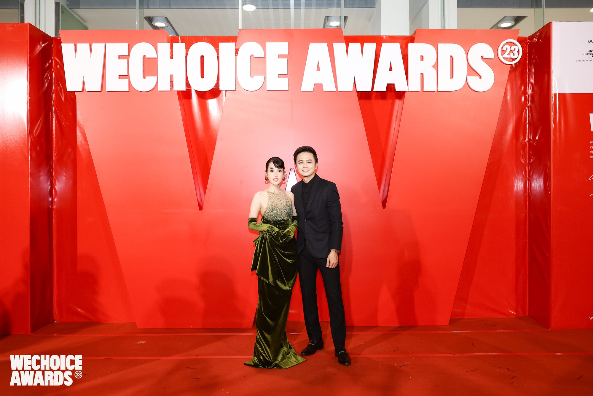 Siêu thảm đỏ Gala WeChoice Awards 2023: Binz - Châu Bùi hoá cô dâu chú rể đọ sắc Trấn Thành - Hari, Chi Pu táo bạo bên Hương Giang cùng dàn hậu- Ảnh 13.