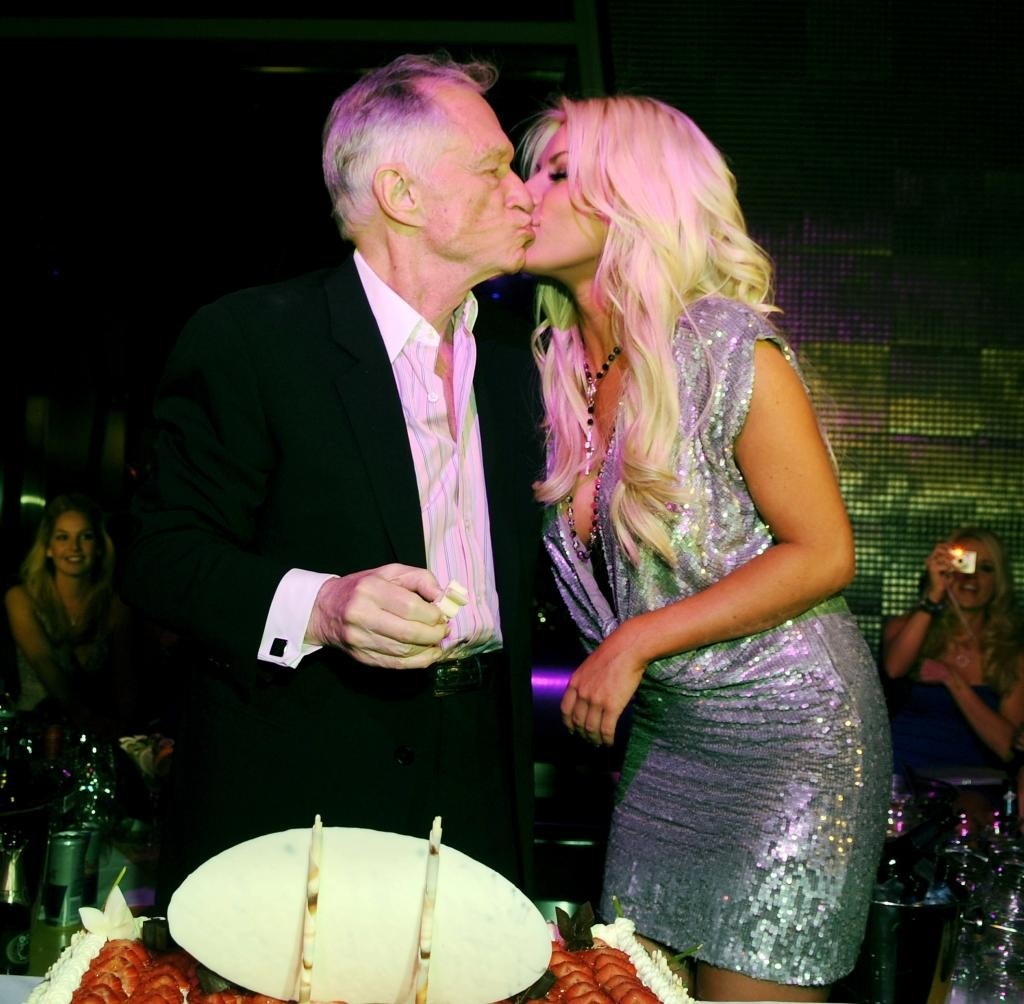 Bên trong cuộc hôn nhân chênh nhau 60 tuổi của ông trùm Playboy- Ảnh 3.