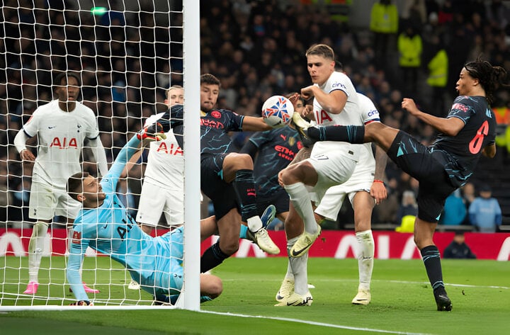 Tranh cãi bàn thắng giúp Man City đánh bại Tottenham tại FA Cup- Ảnh 1.