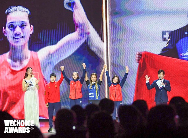 Khoảnh khắc 4 cô gái vàng của thể thao Việt Nam xuất hiện đầy xúc động tại WeChoice Awards 2023- Ảnh 1.