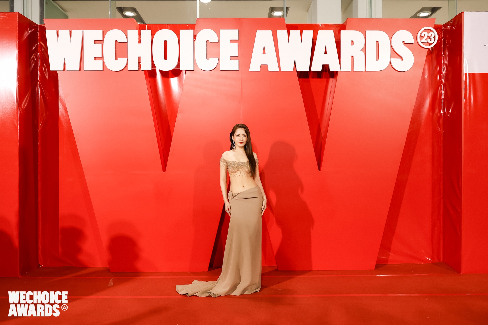 Loạt mỹ nhân chuộng mốt xẻ sâu xuyên thấu tại WeChoice Awards 2023: Chi Pu cực slay, Cô Em Trendy hoá cô dâu- Ảnh 3.