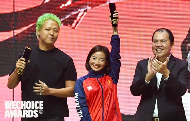 Nữ hoàng điền kinh Nguyễn Thị Oanh xuất sắc lọt Top 5 Đại sứ truyền cảm hứng tại Gala WeChoice Awards 2023- Ảnh 3.