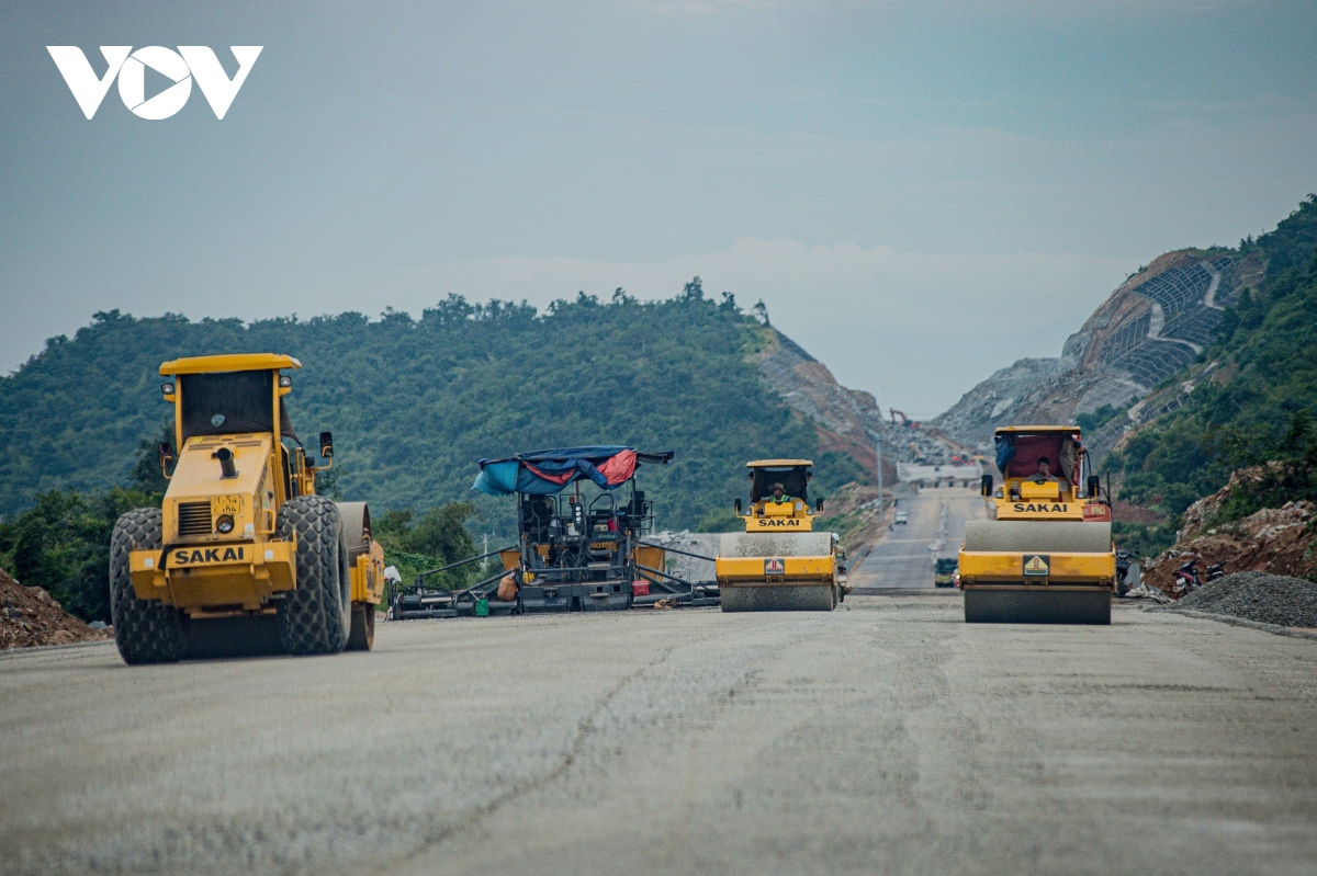 Hối hả thi công cao tốc nối Nha Trang-Sài Gòn những ngày cận Tết Nguyên đán- Ảnh 16.