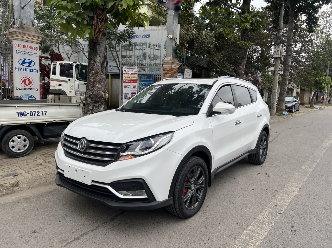 Xế lạ Dongfeng Glory 580 xả kho giá 450 triệu: 7 chỗ, cùng cỡ CR-V, Outlander nhưng rẻ ngang xe hạng A- Ảnh 1.