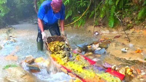 Người đàn ông mò được kho báu “sáng lấp lánh” hơn 44 tỷ đồng dưới sông, 3 năm sau đột nhiên bị cảnh sát bắt giữ- Ảnh 1.