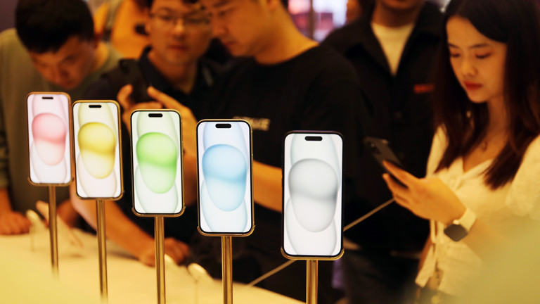 Doanh số bán iPhone sụt giảm tại Trung Quốc- Ảnh 1.