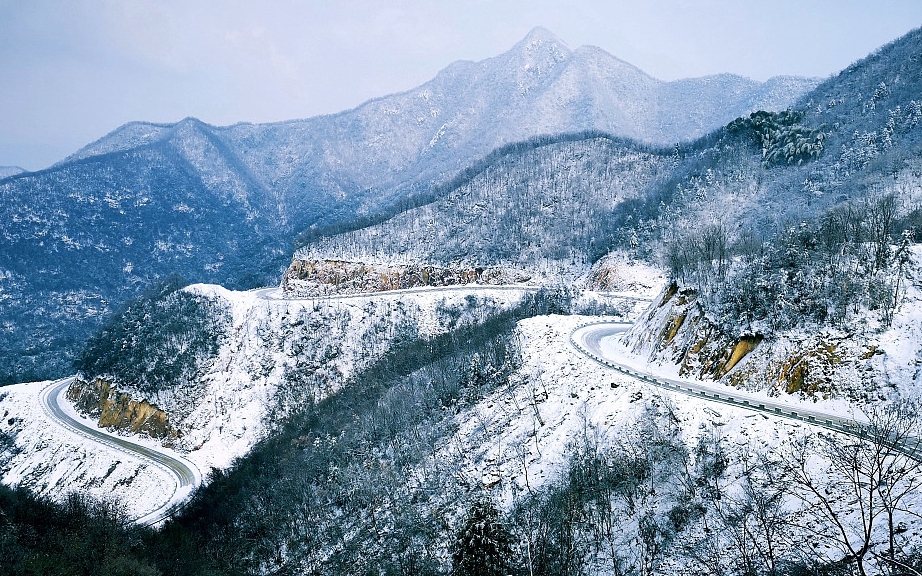 Ở dãy núi 1.777m của Trung Quốc có một &quot;chiến hạm&quot; rộng 100 km, rất bí ẩn: Mục đích vượt xa tưởng tượng