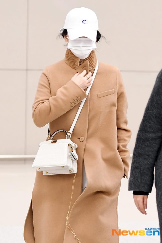 Song Hye Kyo âm thầm trở lại Hàn Quốc, vô tình để lộ "bằng chứng" đã đính hôn?- Ảnh 4.