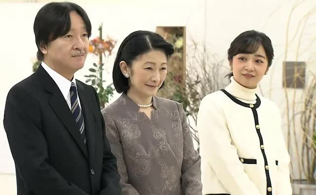 Công chúa xinh đẹp nhất Nhật Bản xuất hiện cùng gia đình tại sự kiện, ngoại hình "đẹp hơn hoa" khiến nhiều người ngưỡng mộ- Ảnh 1.