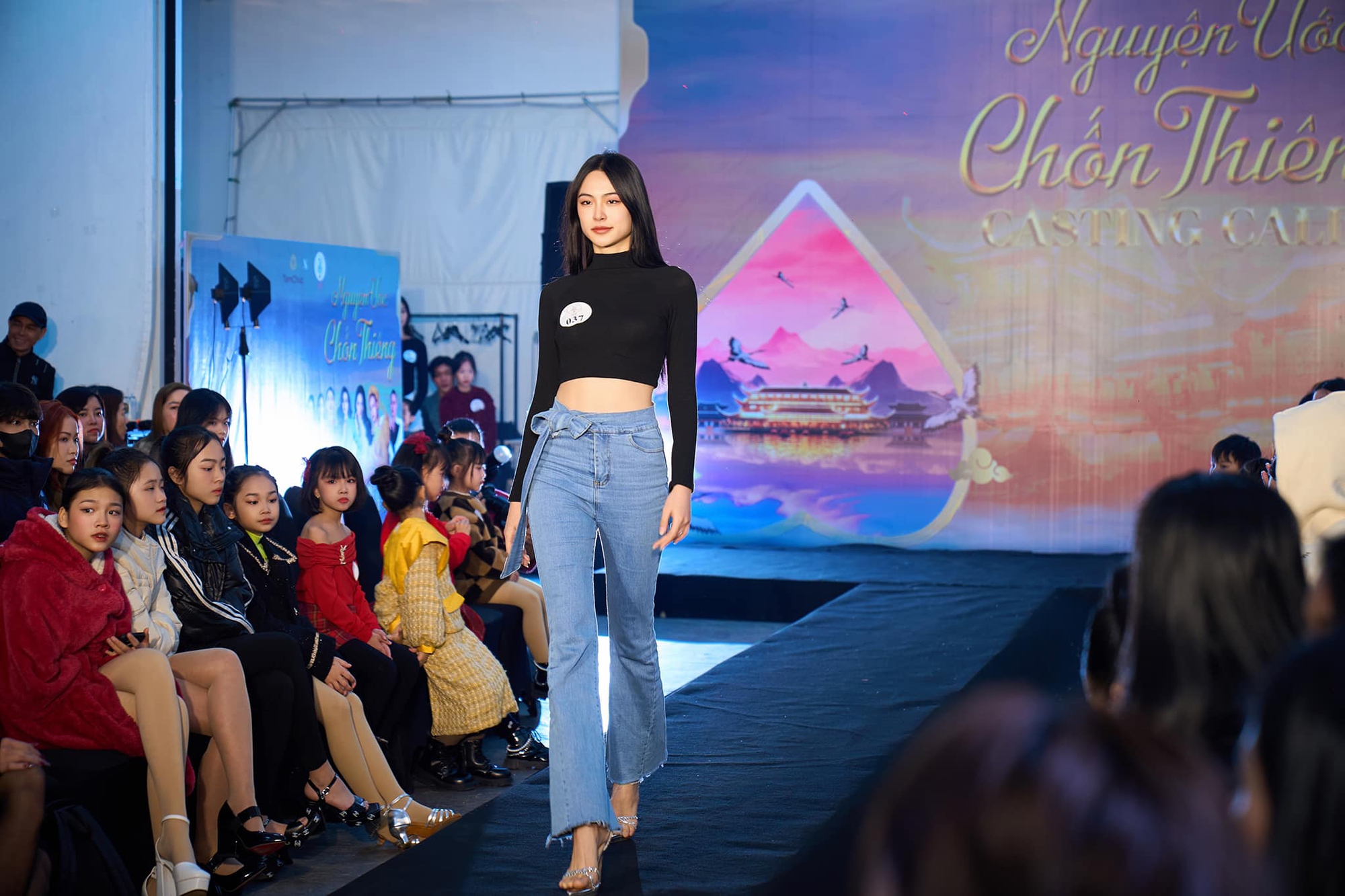 Á hậu Bùi Khánh Linh tìm người mẫu cho show thời trang "Nguyện ước chốn thiêng"- Ảnh 2.