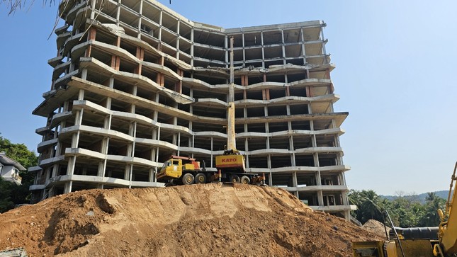 Bắt đầu tháo dỡ khách sạn 12 tầng xây trái phép ở Phú Quốc- Ảnh 3.