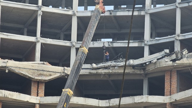Bắt đầu tháo dỡ khách sạn 12 tầng xây trái phép ở Phú Quốc- Ảnh 2.