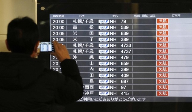 Máy bay chở 379 người tai nạn ở Nhật Bản: Hành khách bình tĩnh xếp hàng sơ tán, đến nơi an toàn trong 20 phút- Ảnh 3.