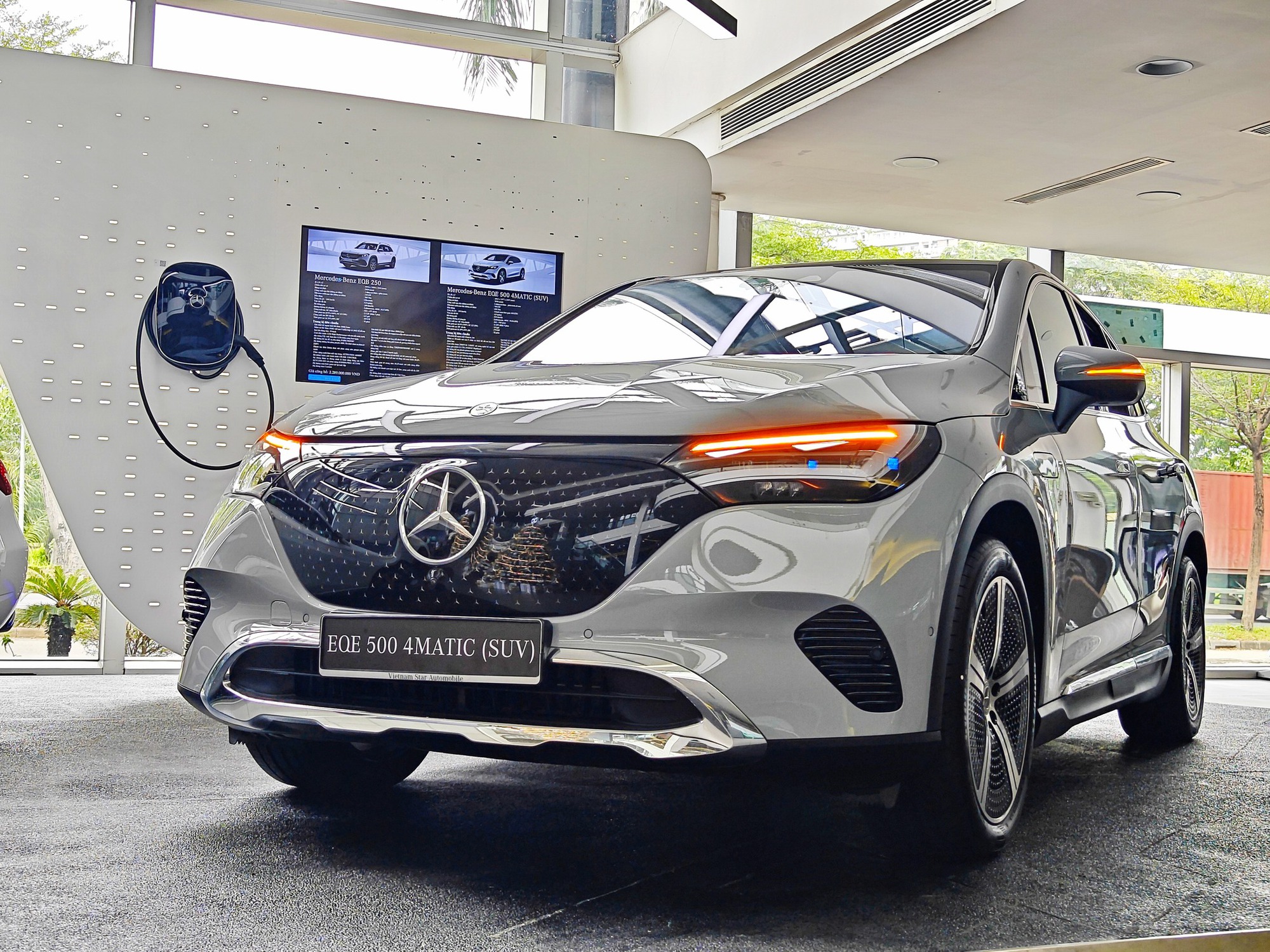 Loạt xe Mercedes-Benz giảm mạnh giá lăn bánh tại Việt Nam: Giảm cao nhất hơn 200 triệu, nhiều xe kèm 2 năm bảo hiểm- Ảnh 4.