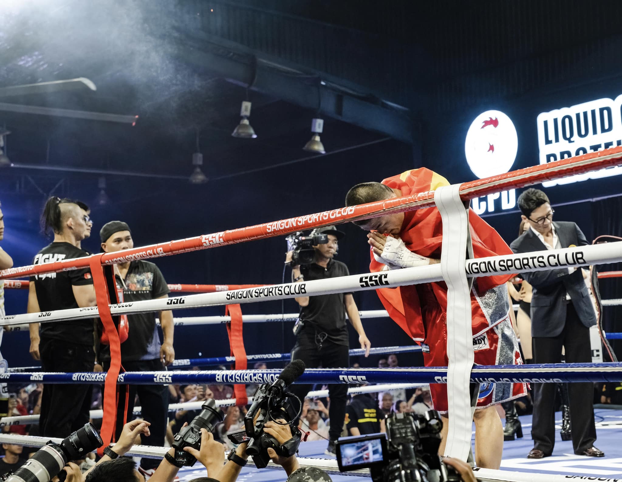 "Nam vương boxing" Trương Đình Hoàng tuyên bố giải nghệ- Ảnh 1.