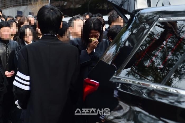 Ai dám nói lời xin lỗi sau cái chết thảm của Lee Sun Kyun?- Ảnh 2.