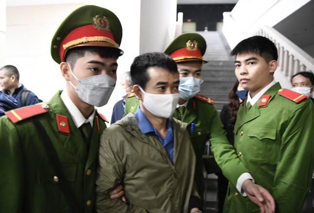 Xét xử đại án Việt Á: Một bị cáo vắng mặt vì mới sinh con- Ảnh 1.