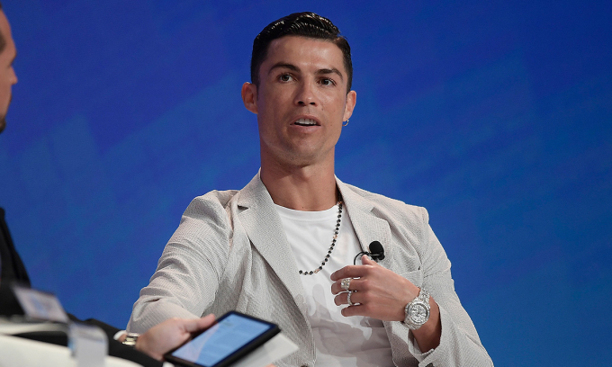 Cậu cả nhà Ronaldo nối gót cha, 10 tuổi đã đeo đồng hồ nạm đầy kim cương chục tỷ- Ảnh 5.