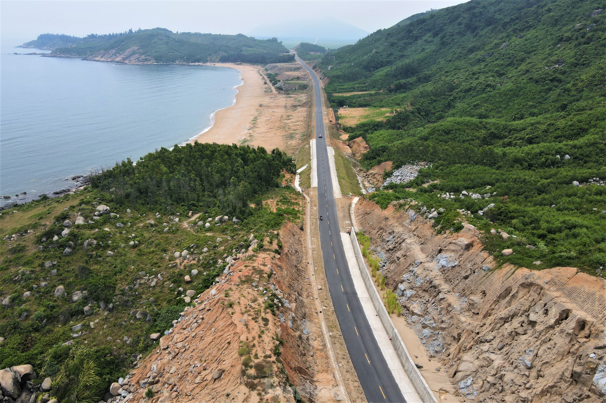 Ngắm tuyến đường ven biển nghìn tỷ, kết nối giao thông khu vực Bắc Trung Bộ- Ảnh 27.
