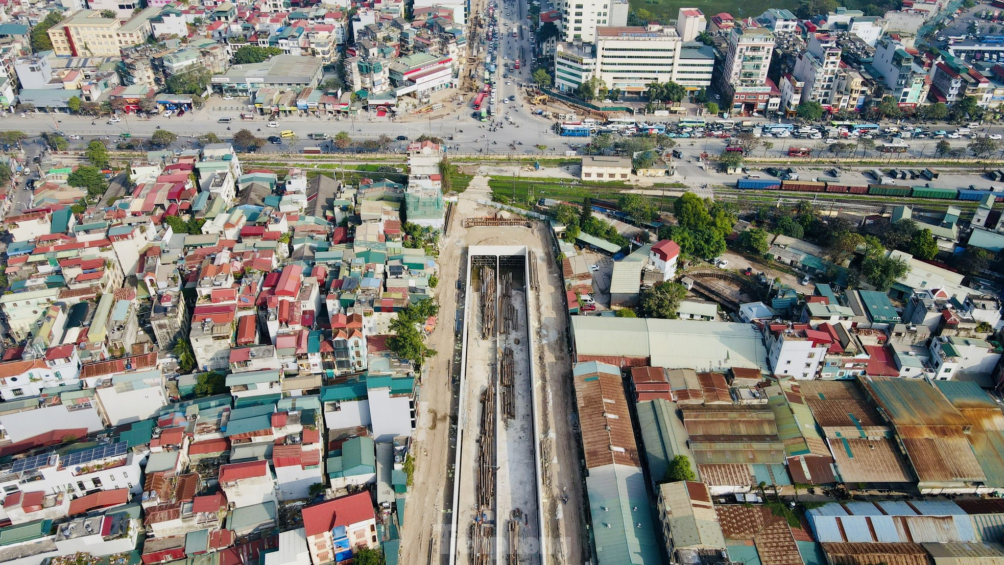 Đường dẫn xuống hầm chui Giải Phóng - Kim Đồng dần lộ diện- Ảnh 11.