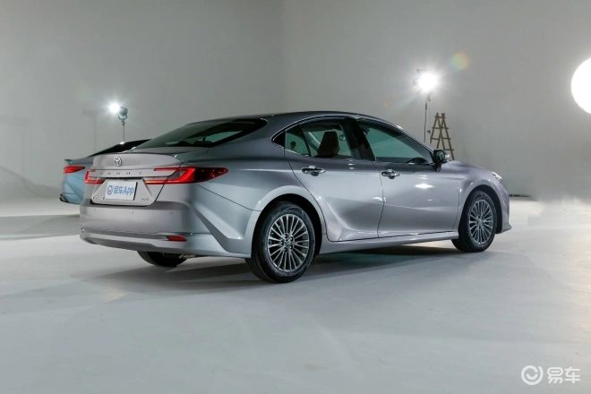 'Vua các dòng sedan' Toyota Camry thế hệ mới chào sân thị trường sát vách Việt Nam: tiêu thụ 4,2 lít/100 km, giá từ dưới 600 triệu đồng- Ảnh 4.