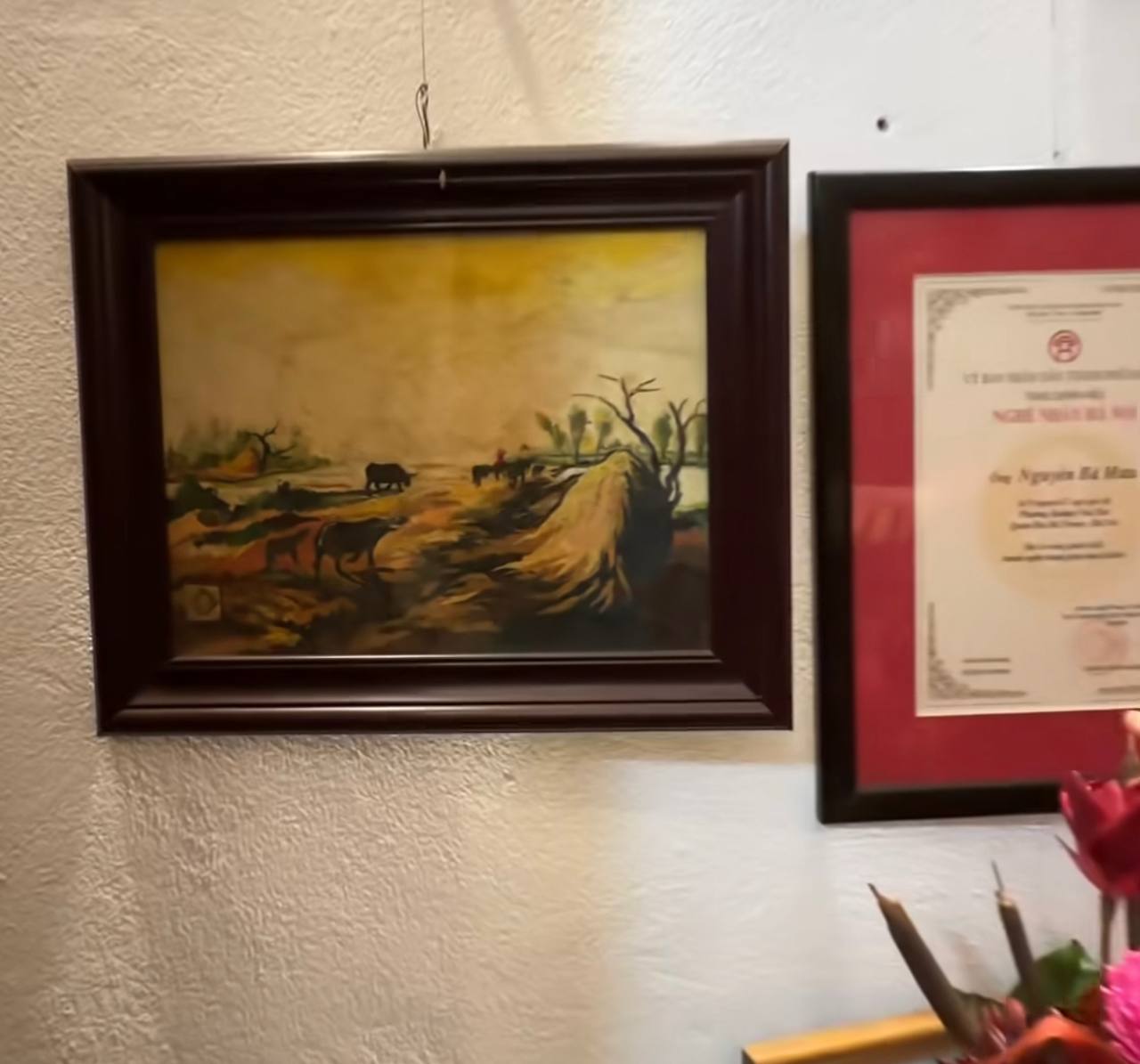 Cháu ngoại tiết lộ căn phòng "ngàn đô"của nghệ nhân ở Hà Nội, là người đầu tiên làm tranh bằng hoa khô trên thế giới- Ảnh 7.