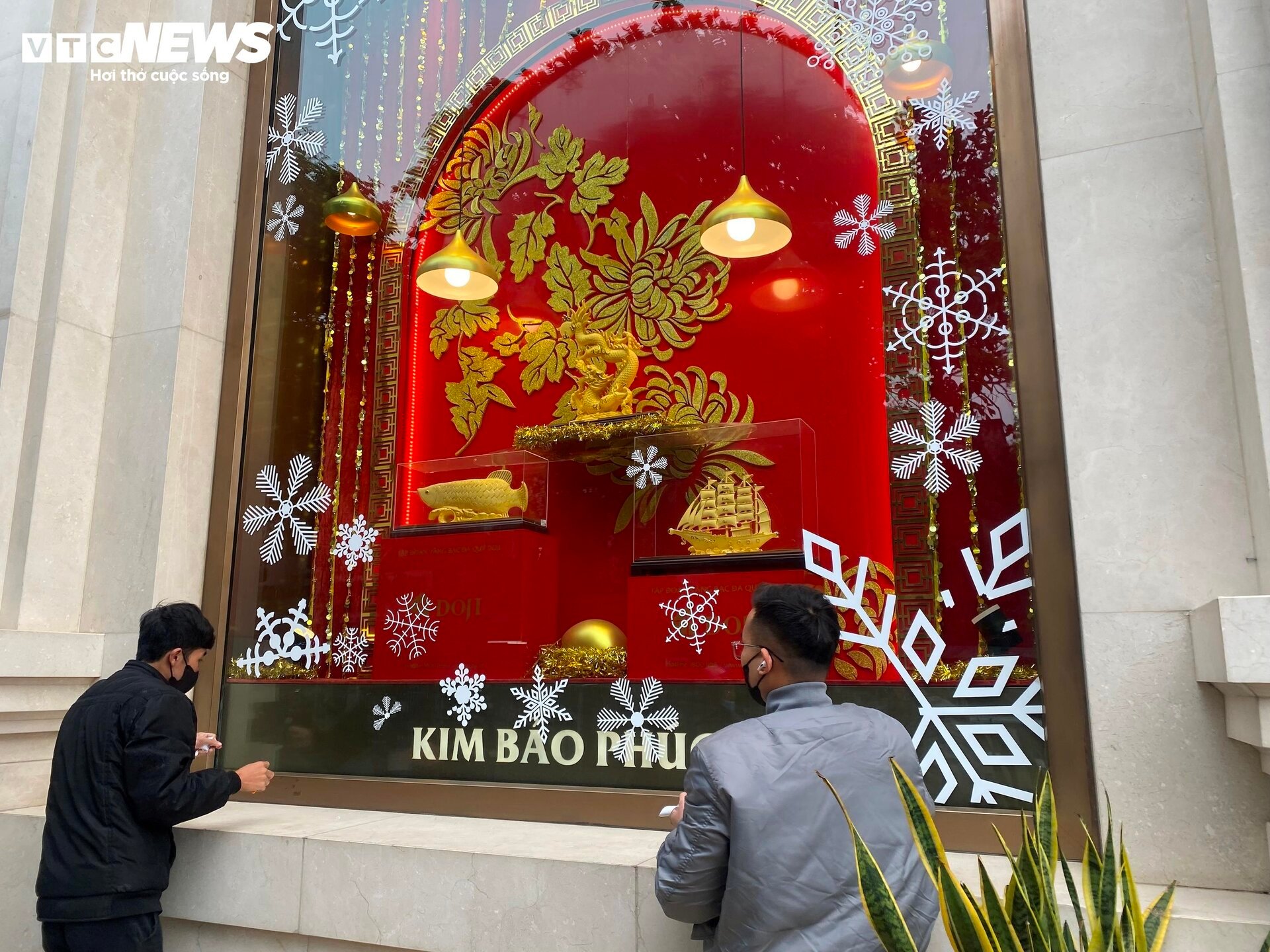 Trung tâm thương mại ở Hà Nội trang hoàng lộng lẫy đón Tết Giáp Thìn 2024- Ảnh 10.