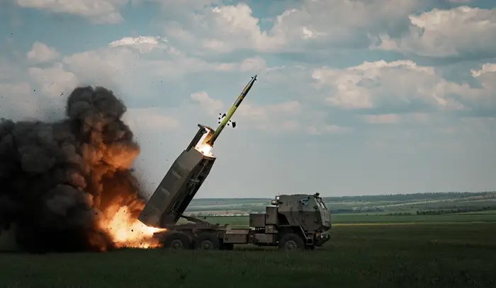 “Hỏa thần” HIMARS bị bắt bài, Ukraine dùng cách gì phá lợi thế hỏa lực của Nga?- Ảnh 1.