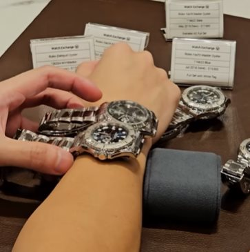 Ông chủ 31 tuổi “chơi lớn”, thưởng Tết 7 chiếc đồng hồ Rolex cho nhân viên- Ảnh 2.