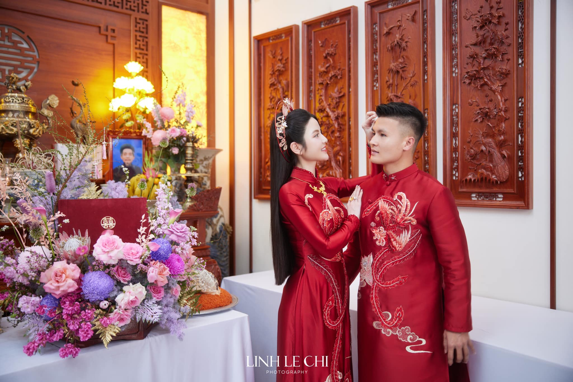 Mẹ vợ làm điều đặc biệt với Quang Hải ở lễ ăn hỏi, phản ứng của Chu Thanh Huyền mới bất ngờ
