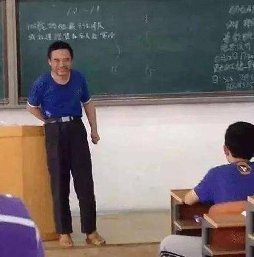 &Ocirc;ng l&atilde;o xuất hiện trong lớp với vẻ ngo&agrave;i nhếch nh&aacute;c, sinh vi&ecirc;n tưởng l&agrave; người dọn r&aacute;c: Biết danh t&iacute;nh thật ai cũng "sốc"- Ảnh 2.