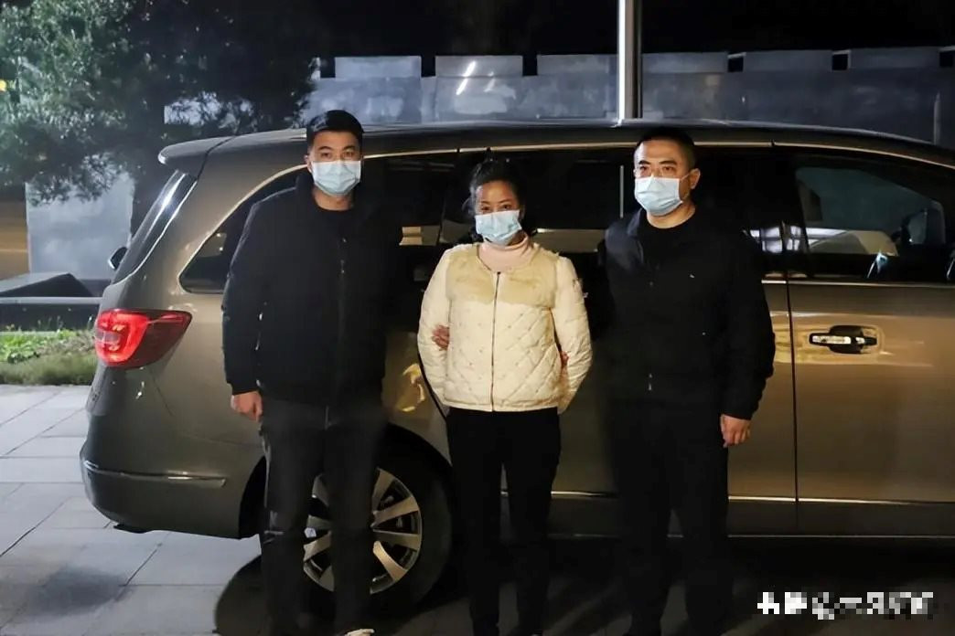 Phẫu thuật thay đổi toàn bộ khuôn mặt, nữ doanh nhân bất ngờ bị cảnh sát bắt giữ: Vụ việc ‘thổi phồng” 19 tỷ đồng sau 25 năm tìm được lời giải- Ảnh 1. Phẫu thuật thay đổi toàn bộ khuôn mặt, nữ doanh nhân bất ngờ bị cảnh sát bắt giữ: Vụ việc ‘thổi phồng” 19 tỷ đồng sau 25 năm tìm được lời giải- Ảnh 1.