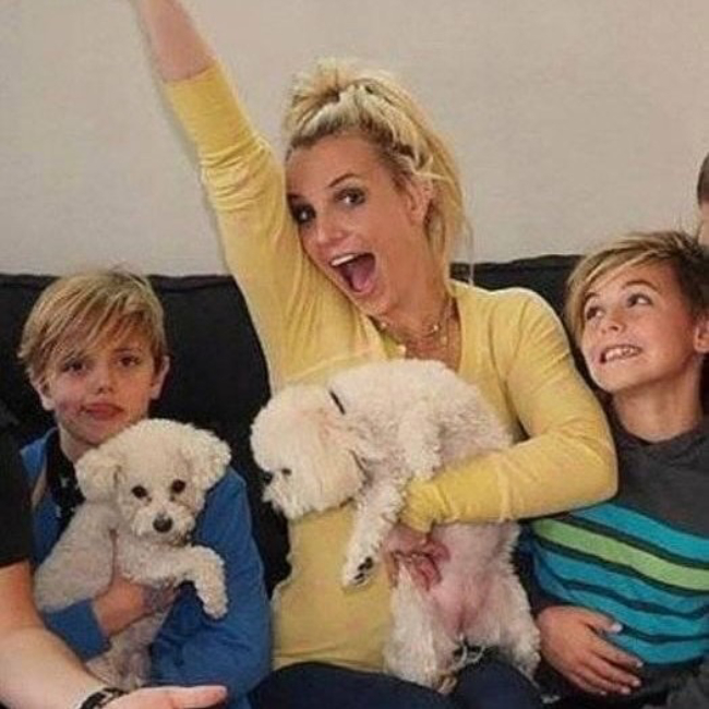 Quý tử 17 tuổi của Britney Spears đã có bạn gái, còn đưa người yêu đi tắm biển cùng bố và mẹ kế- Ảnh 10.