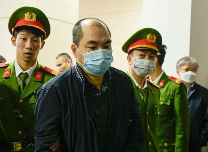 Nhận 27 tỷ từ Việt Á, cựu Giám đốc CDC Hải Dương khai bị bắt mới biết là sai- Ảnh 1.